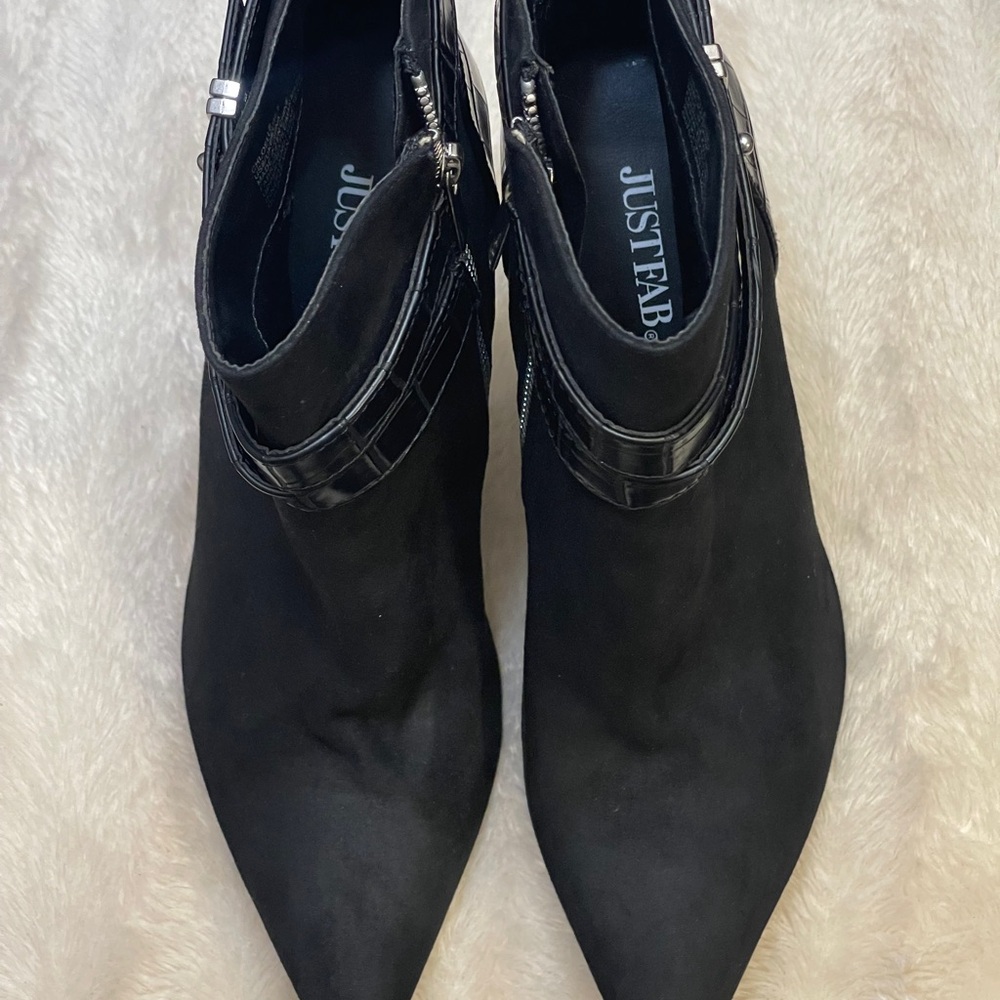 JustFab Black Heeled Boots with Buckle Detail size8